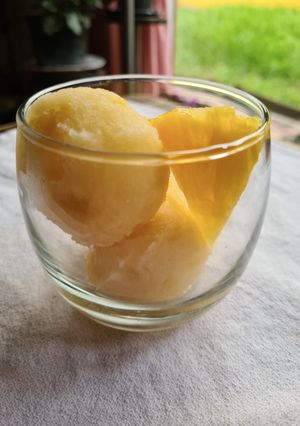 Una foto de Sorbete de naranja y piña