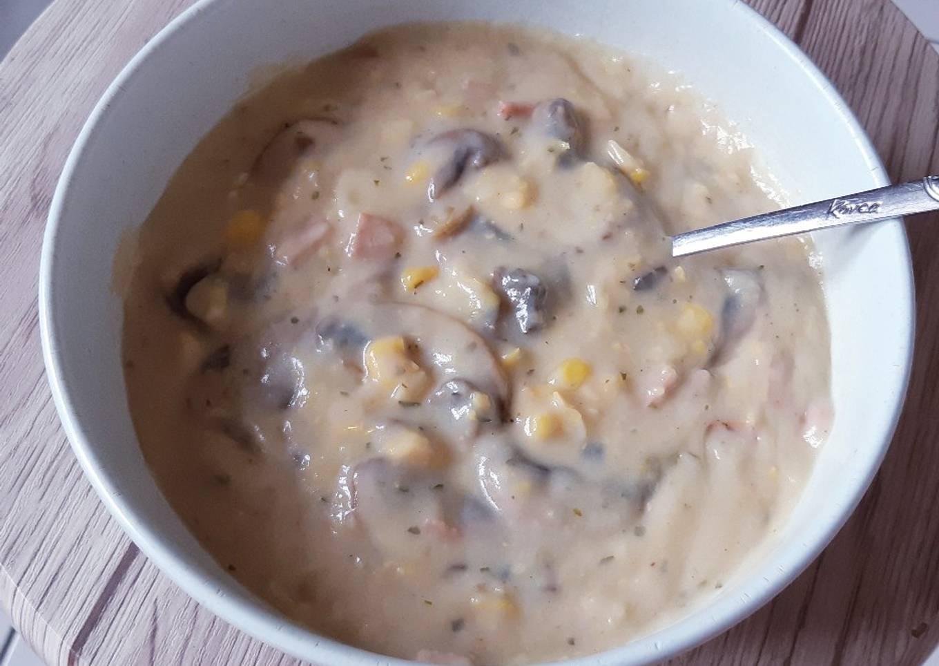 Mushroom and smoke beef cream soup