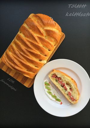 Töltött kelt tészta recept fotója