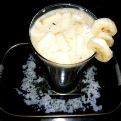A picture of Apple banana milkshake.
