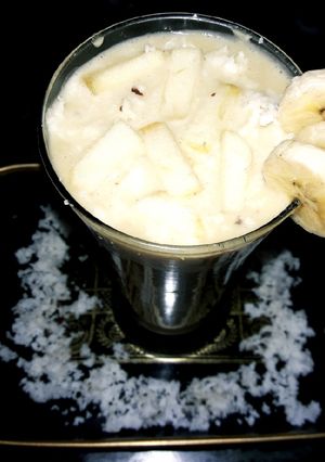 A picture of Apple banana milkshake.