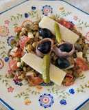 Ensalada de lentejas con salsa pesto y queso grana padano