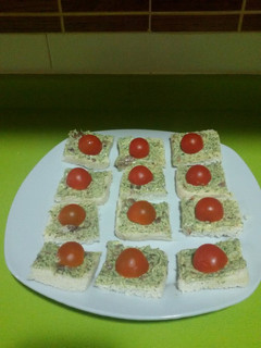 Una foto de Canapés de mantequilla de anchoa con Thermomix