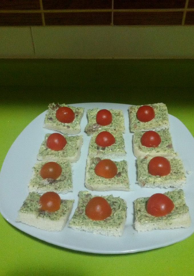 Una foto de Canapés de mantequilla de anchoa con Thermomix