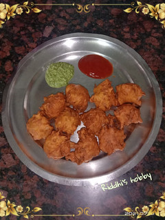 ઓનીયન પકોડા (Onion Pakoda Recipe In Gujarati) રેસીપી મુખ્ય ફોટો
