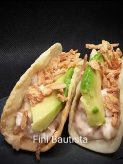 Una foto de Tacos de atún y aguacate