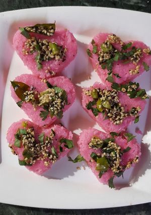 वेलेन्टाइन स्पेशल ढोकले (valentine special dhokle recipe in Hindi) रेसिपी मुख्य फोटो