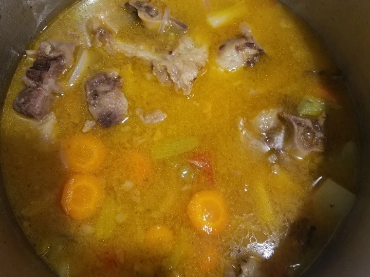 Langkah Gampang Menyiapkan Resep Sop buntut sapi bakar yang Bikin Ngiler