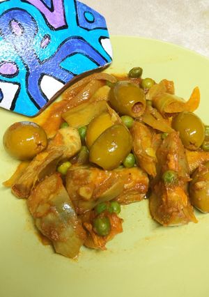 Foto principal de Tajine de alcachofas y guisantes con aceitunas