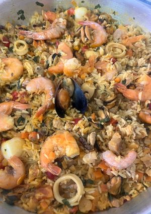 Una foto de Paella mixta cerdo y mariscos