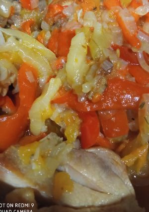 Una foto de Pollo al chilindrón