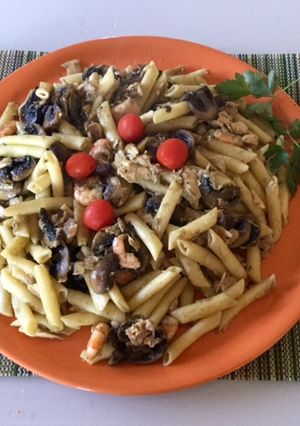 Foto principal de Macarrones con atún, langostinos y champiñones