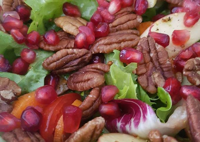 How to Make Speedy Pomegranate, Pecan, Apple salad