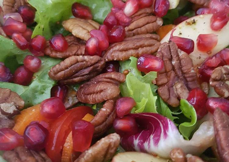 Recipe of Any-night-of-the-week Pomegranate, Pecan, Apple salad