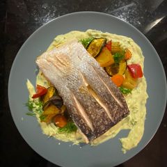 A picture of Salmon with Veggies.