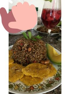 Una foto de Chofan mixto con tostones
