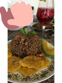 Una foto de Chofan mixto con tostones