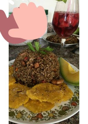 Una foto de Chofan mixto con tostones