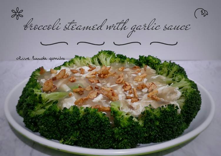 Broccoli steamed with garlic sauce