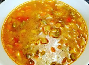Una foto de Sopa de verduras con arroz