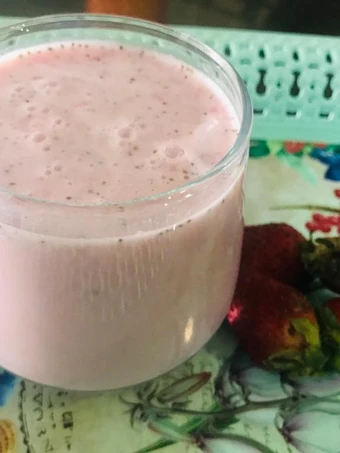 Easy Way Prepare Strawberry Banana Smoothie the Delicious Makes you drool