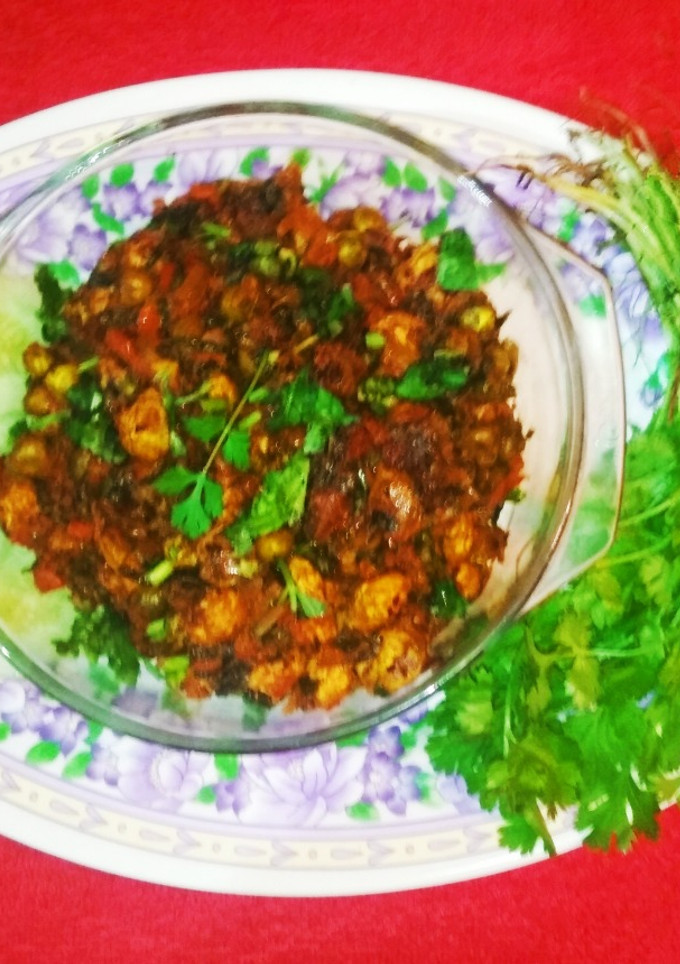A picture of Methi Mutter Makhana.