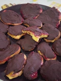 Una foto de Galletas de chocolate y mermelada