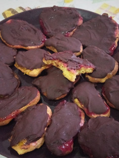 Una foto de Galletas de chocolate y mermelada