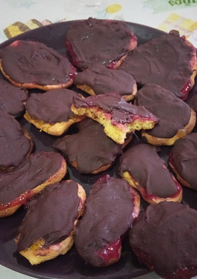 Una foto de Galletas de chocolate y mermelada