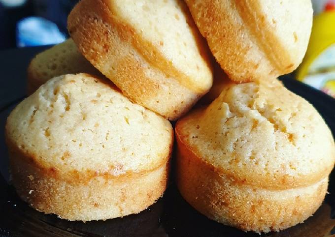 Recipe of Ultimate Vanilla cupcakes (small batch)