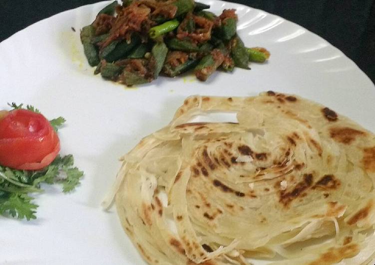 Lachha paratha with masala bhindi