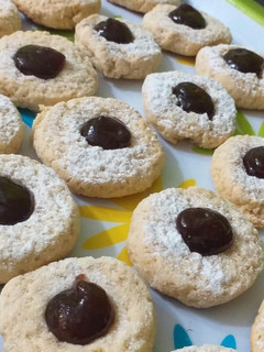 Una foto de Galletas mini pepas con dulce de arándanos