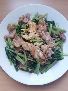 รูปของ เส้นใหญ่ผัดซีอิ๊วหมูผักกวางตุ้งใส่ไข่