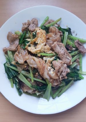 รูปของ เส้นใหญ่ผัดซีอิ๊วหมูผักกวางตุ้งใส่ไข่