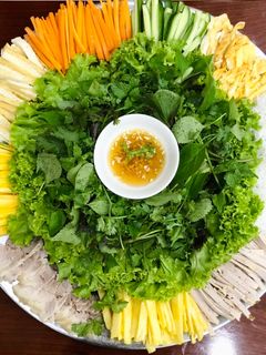 Hình của món Phở cuốn thập cẩm.