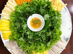 Hình của món Phở cuốn thập cẩm.