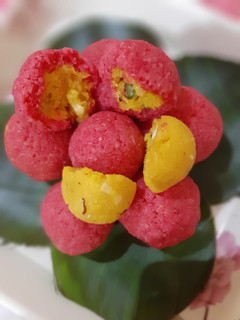 नारियल लड्डू (Nariyal ladoo recipe in hindi) रेसिपी मुख्य फोटो