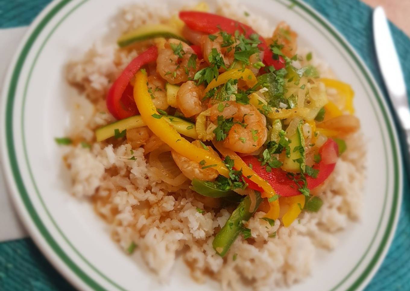 Camarones con pimiento y calabacita