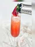 Cocktail Festivo de Cava y fresas