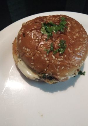 A picture of Tandoori jalapeno veggies cheese burgers.