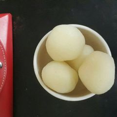 A picture of Rasgulaa.
