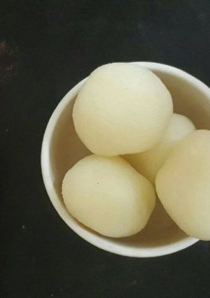 A picture of Rasgulaa.
