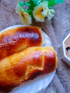 صورة لوصفة خبز ياباني او بريوش بالحليب قطني و هش للقهوة يممم 😋🍞