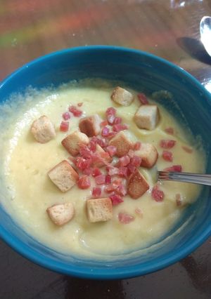 Una foto de Crema de lentejas rojas, calabacín, coliflor y puerro