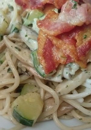 Cukkinis, gombás tészta bacon-nel recept fotója