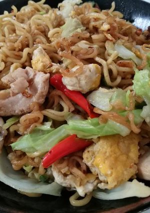 รูปของ มาม่าผัดไก่