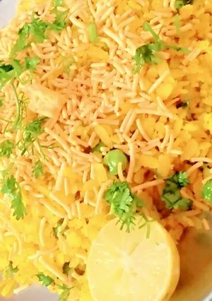 मटर का चटपटा पोहा (Matar ka chatpata poha recipe in hindi) रेसिपी मुख्य फोटो