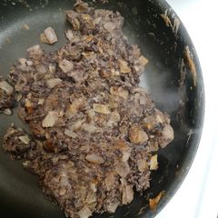 A picture of Fried black beans.