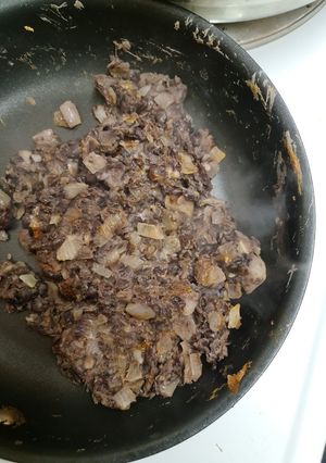 A picture of Fried black beans.
