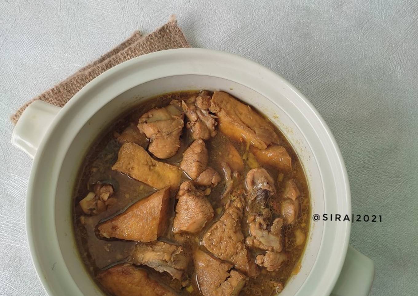 Semur Ayam dan Tahu Kulit